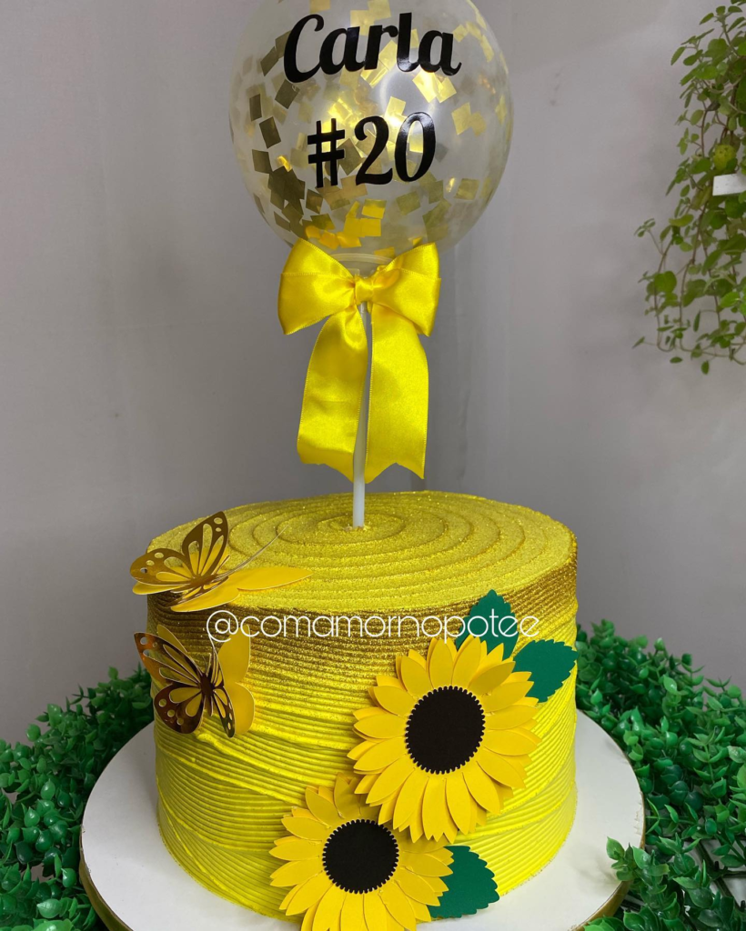 Bolo Amarelo com Dourado 23