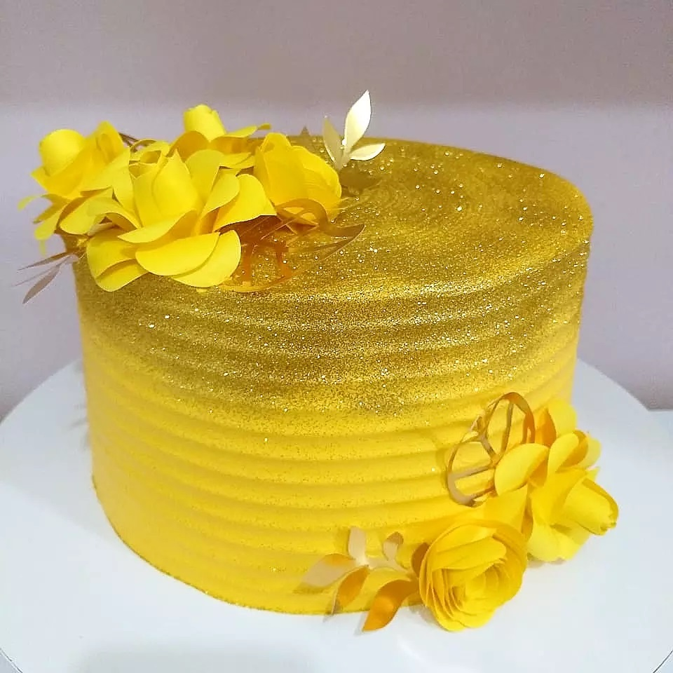 Bolo Amarelo com Dourado 29