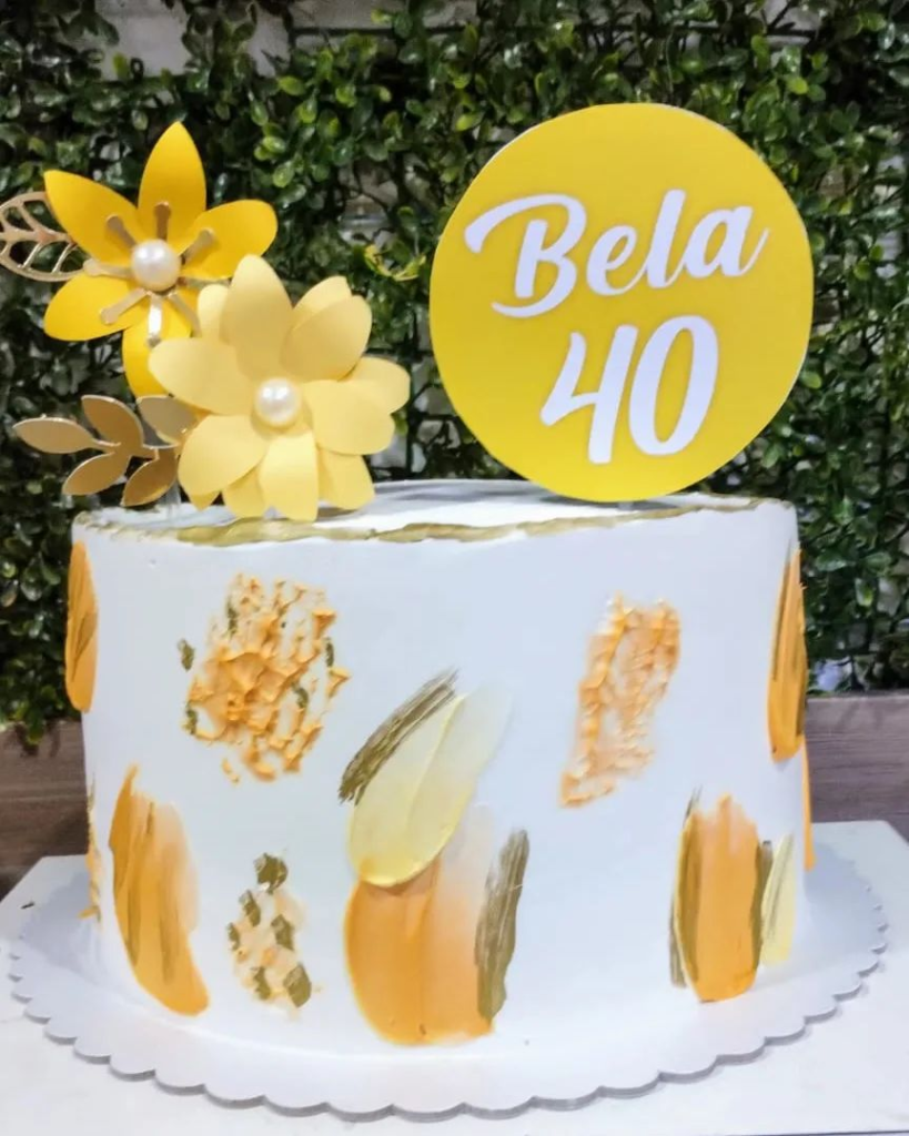 Bolo Amarelo e Branco 13