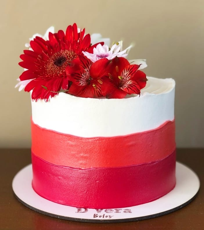 Bolo Vermelho com Flores 11